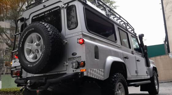 LAND ROVER DEFENDER 2.5 STD 110 4X4 TURBO DIESEL 4P MANUAL